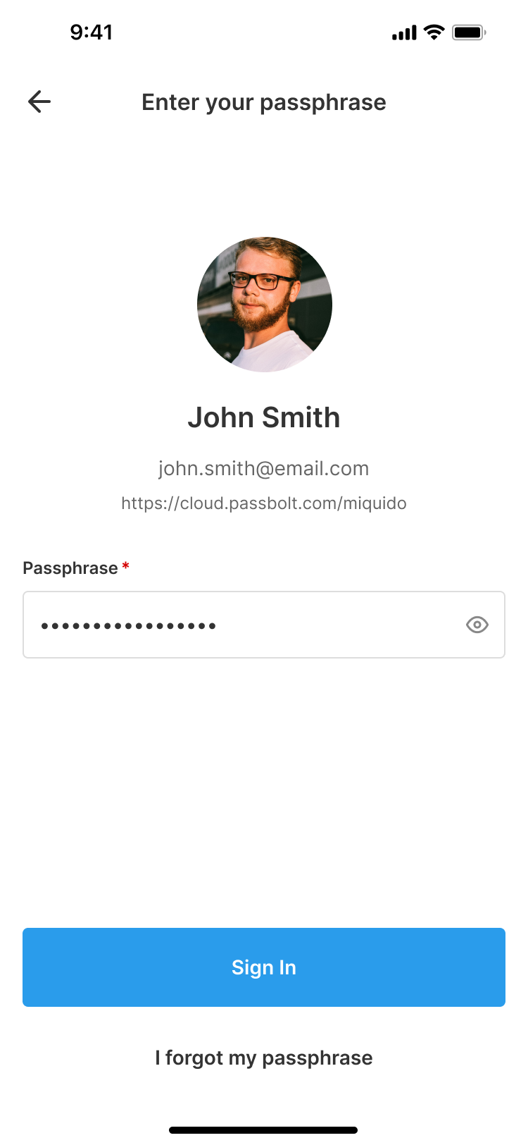 Enter passphrase screen in the passbolt mobile app